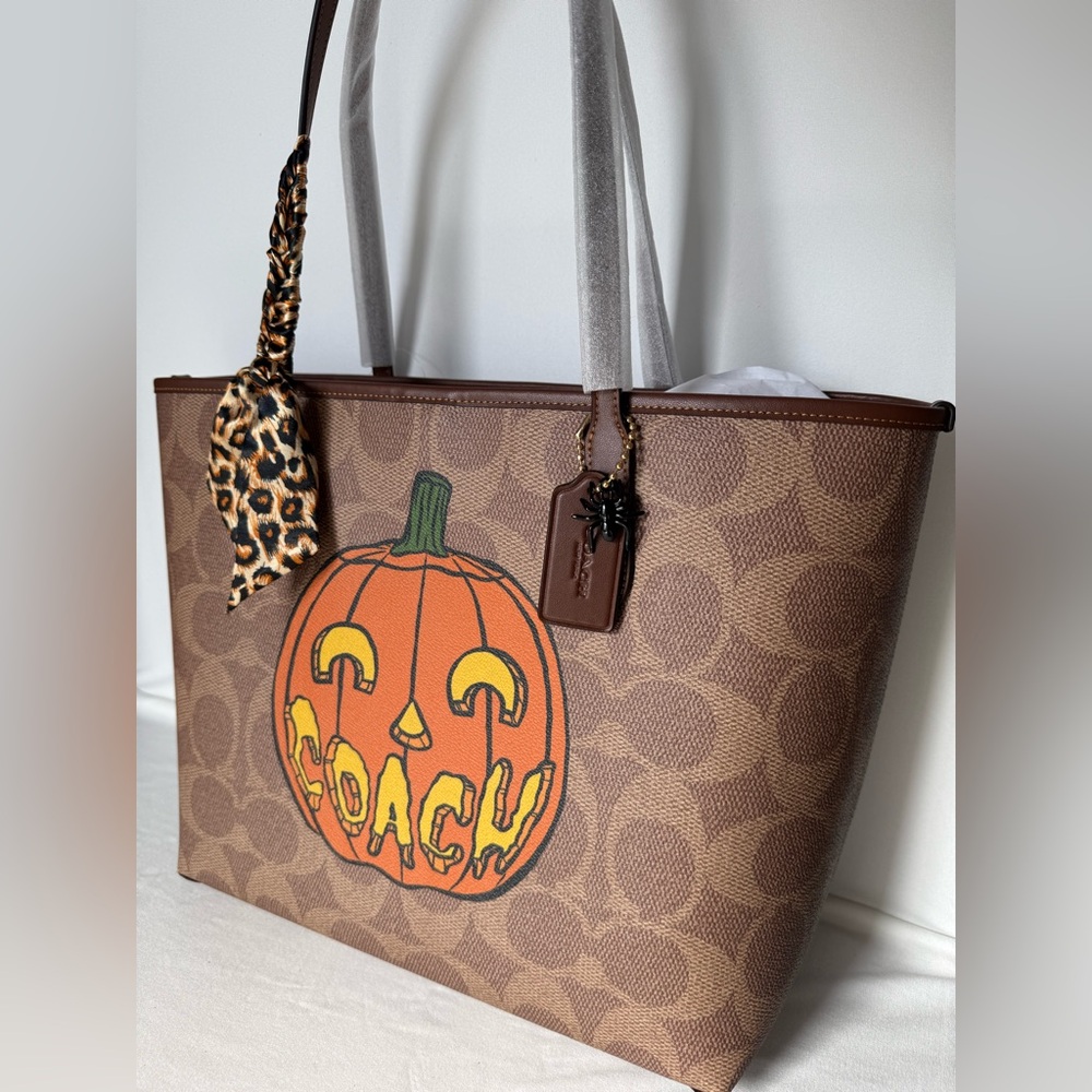 Coach City Tote Bag In Signature Canvas With Halloween Print CCE70 NWT - Picture 3 of 11